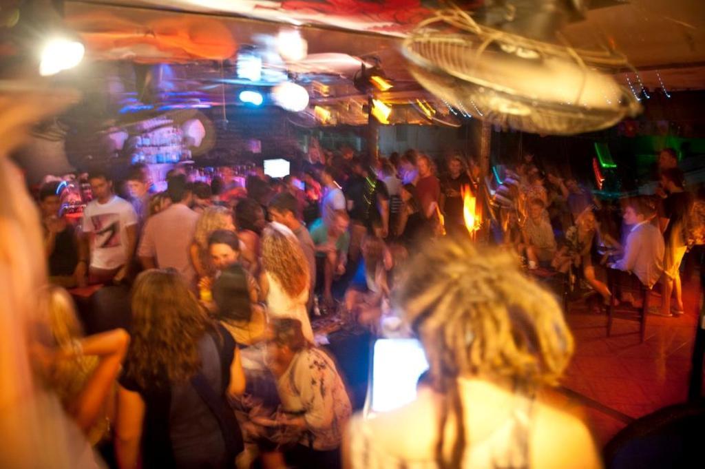 Top Banana Guesthouse & Rooftop Bar Phnom Penh Ngoại thất bức ảnh