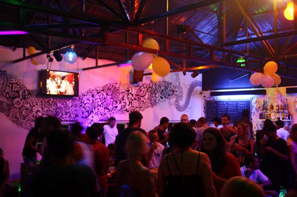 Top Banana Guesthouse & Rooftop Bar Phnom Penh Ngoại thất bức ảnh