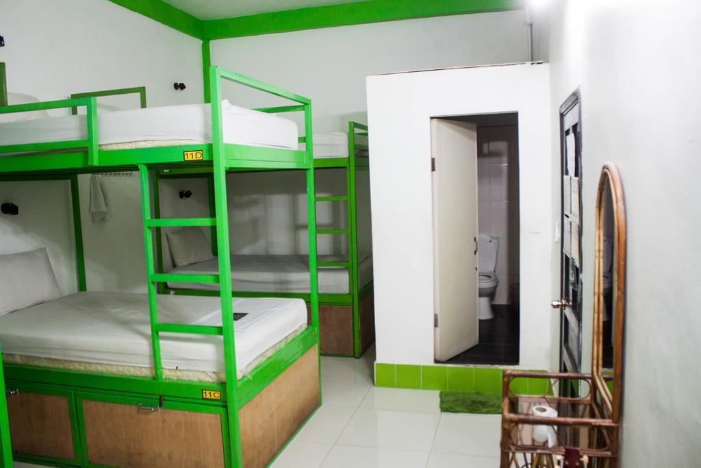 Top Banana Guesthouse & Rooftop Bar Phnom Penh Ngoại thất bức ảnh
