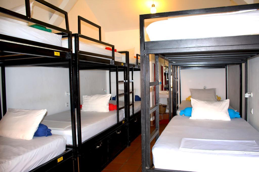 Top Banana Guesthouse & Rooftop Bar Phnom Penh Ngoại thất bức ảnh