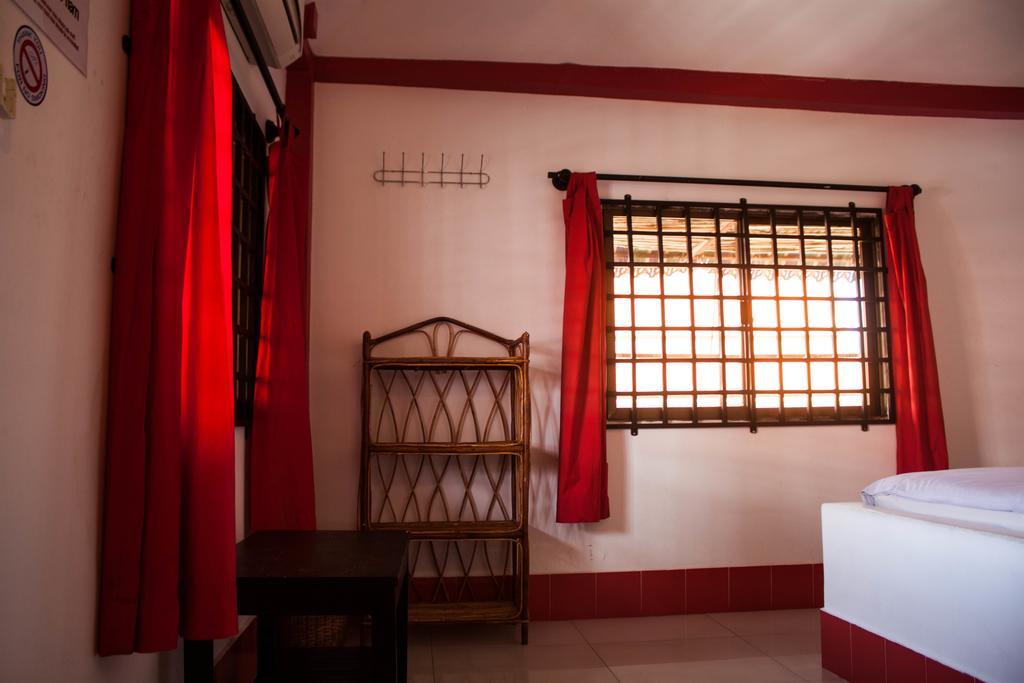 Top Banana Guesthouse & Rooftop Bar Phnom Penh Ngoại thất bức ảnh