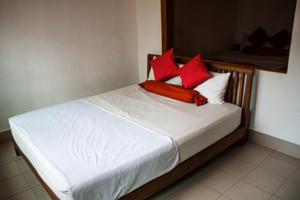 Top Banana Guesthouse & Rooftop Bar Phnom Penh Ngoại thất bức ảnh