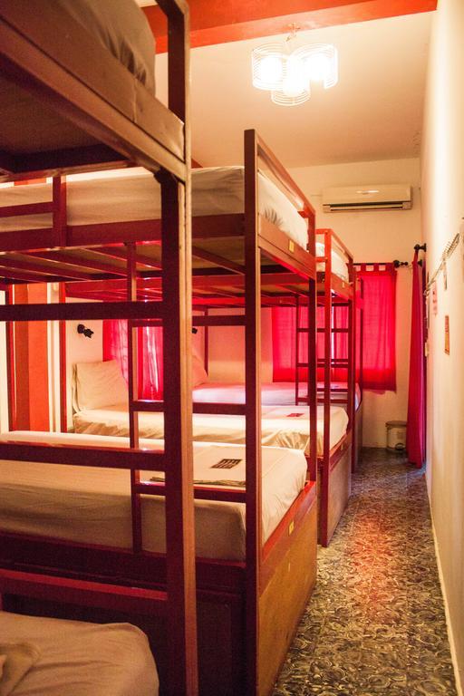 Top Banana Guesthouse & Rooftop Bar Phnom Penh Ngoại thất bức ảnh