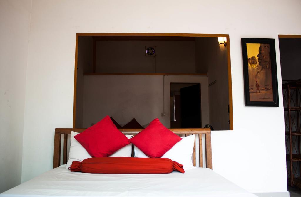 Top Banana Guesthouse & Rooftop Bar Phnom Penh Ngoại thất bức ảnh