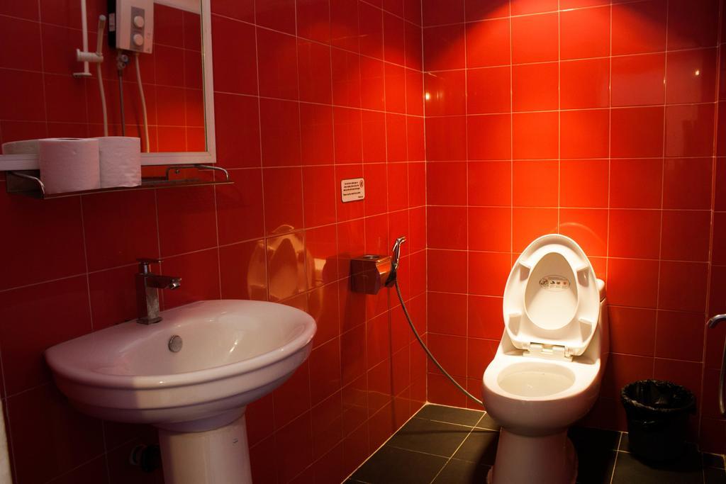 Top Banana Guesthouse & Rooftop Bar Phnom Penh Ngoại thất bức ảnh