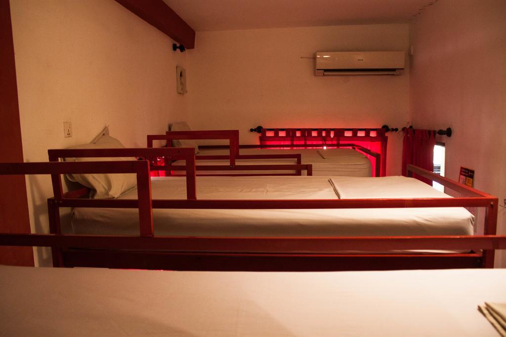 Top Banana Guesthouse & Rooftop Bar Phnom Penh Ngoại thất bức ảnh