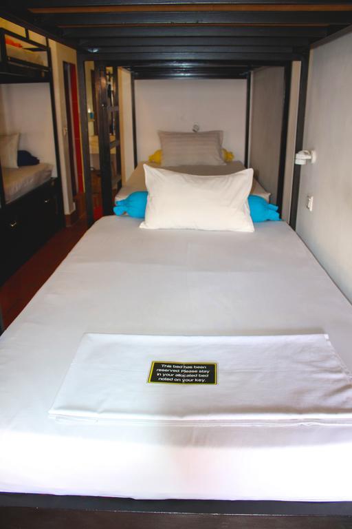 Top Banana Guesthouse & Rooftop Bar Phnom Penh Ngoại thất bức ảnh
