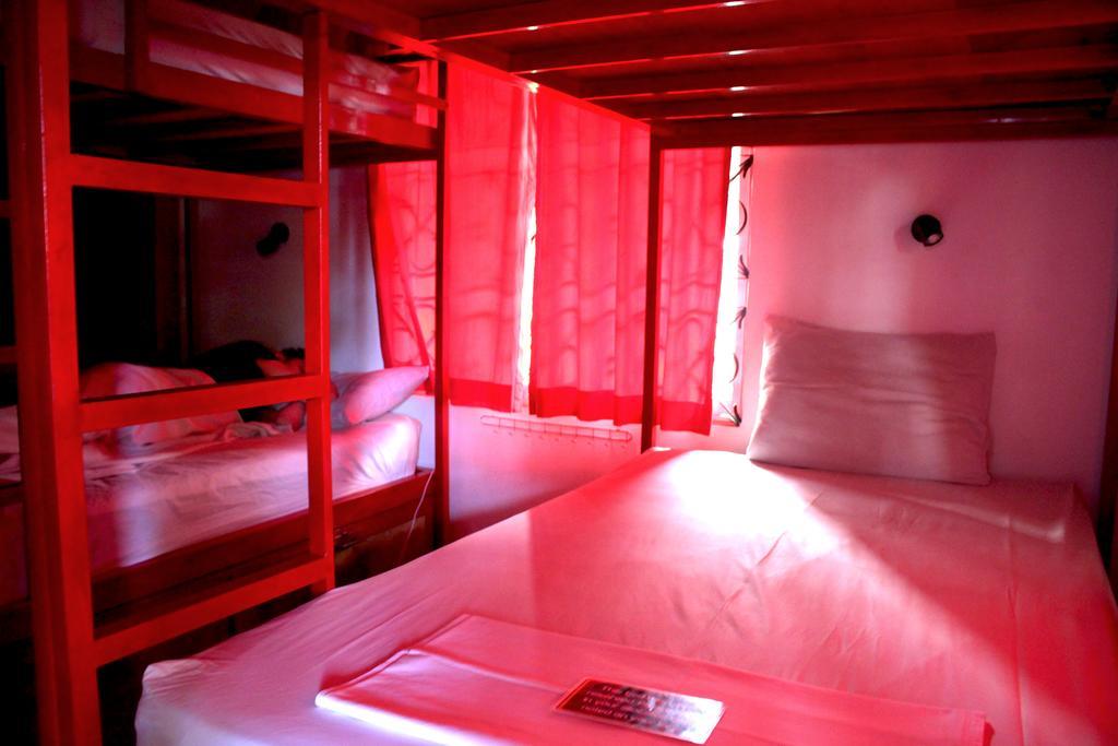 Top Banana Guesthouse & Rooftop Bar Phnom Penh Ngoại thất bức ảnh