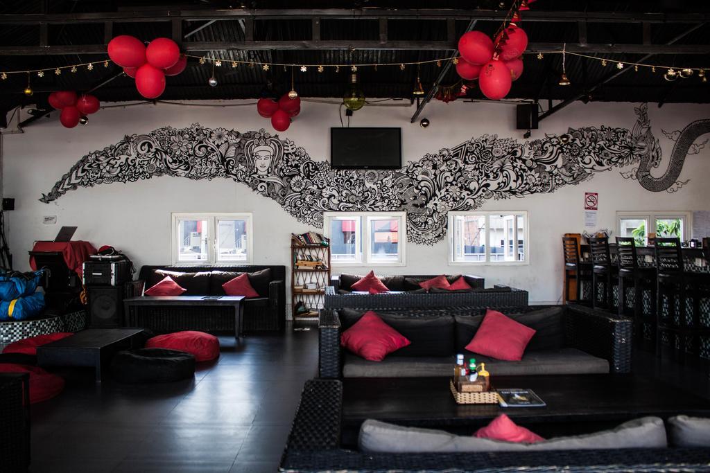 Top Banana Guesthouse & Rooftop Bar Phnom Penh Ngoại thất bức ảnh