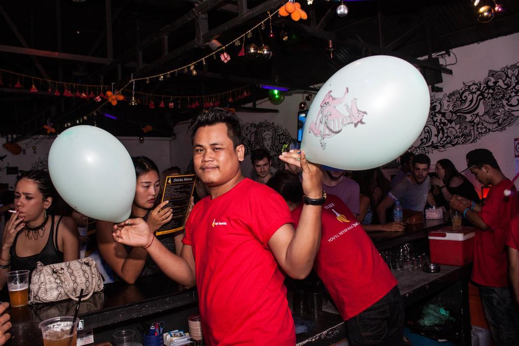 Top Banana Guesthouse & Rooftop Bar Phnom Penh Ngoại thất bức ảnh