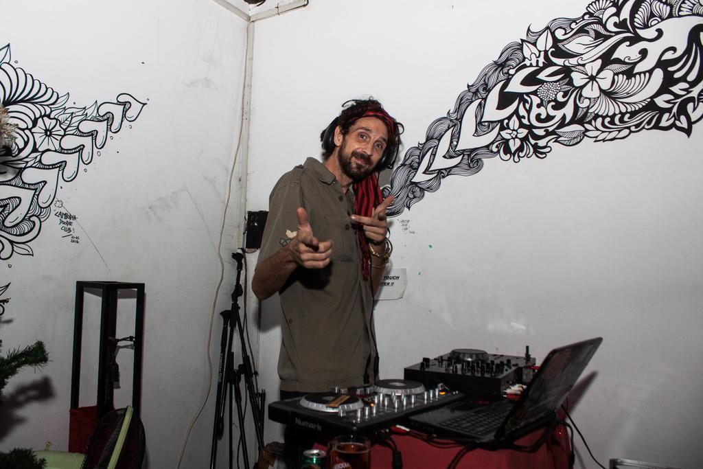 Top Banana Guesthouse & Rooftop Bar Phnom Penh Ngoại thất bức ảnh