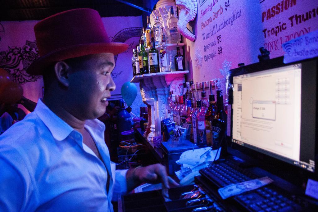 Top Banana Guesthouse & Rooftop Bar Phnom Penh Ngoại thất bức ảnh