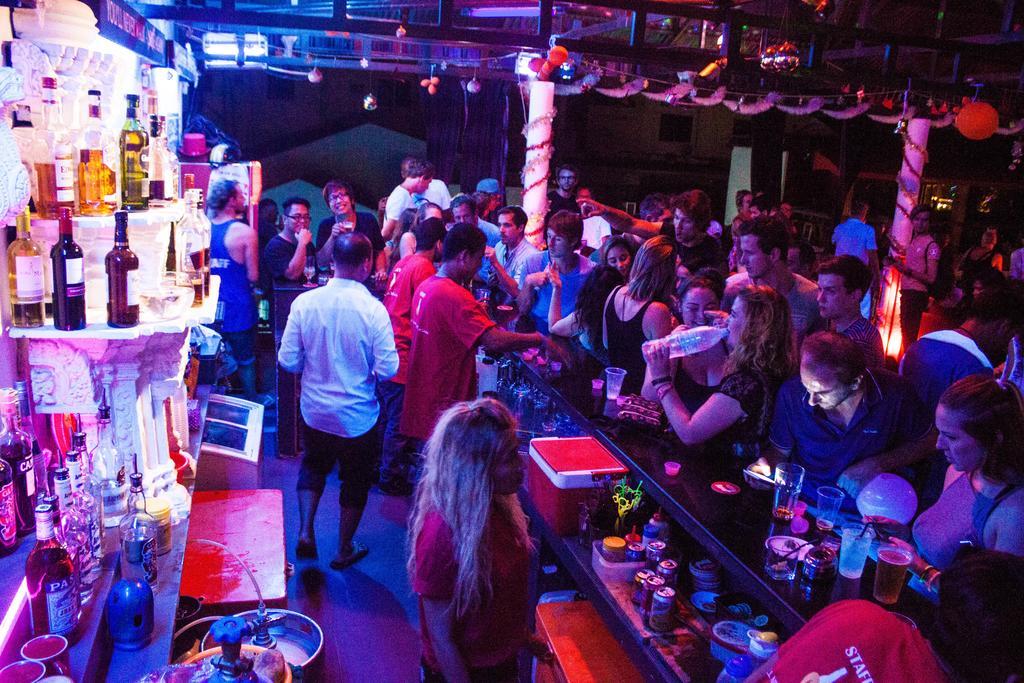 Top Banana Guesthouse & Rooftop Bar Phnom Penh Ngoại thất bức ảnh